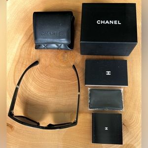 CHANEL Polarized Sunglasses (Foldable)